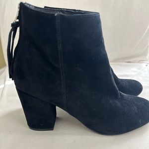 Steve Madden Black Suede Ankle boots - size 8